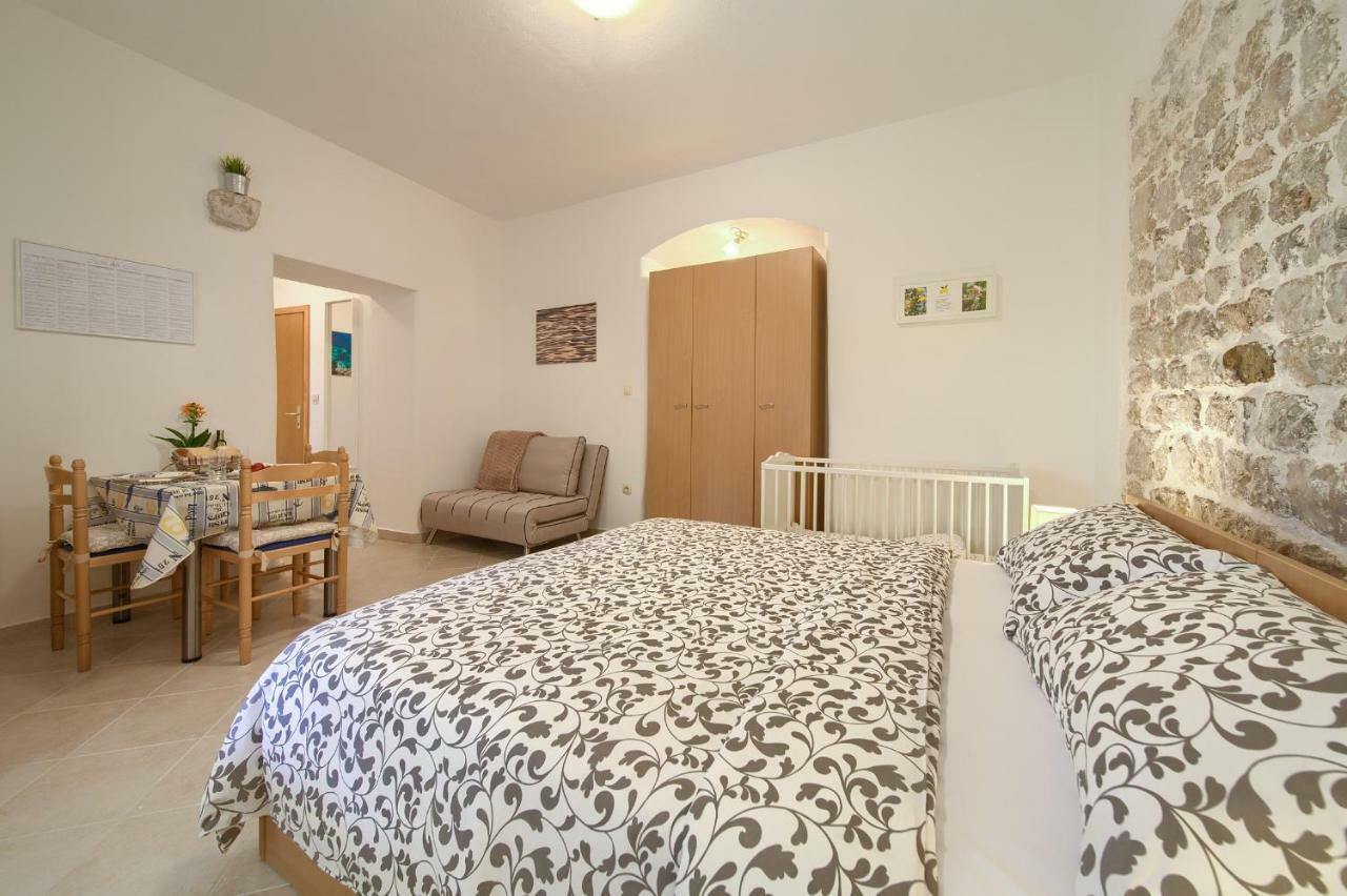 Hrast Apartment คิร์ก ภายนอก รูปภาพ