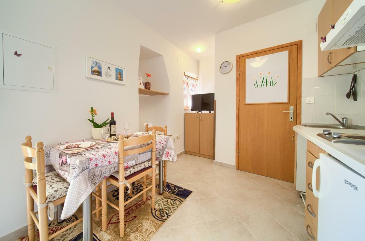 Hrast Apartment คิร์ก ภายนอก รูปภาพ