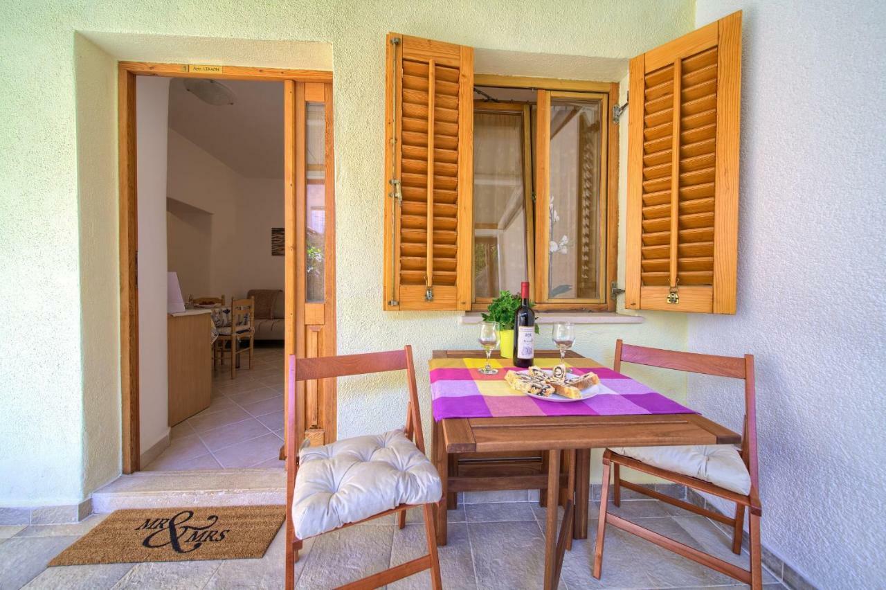 Hrast Apartment คิร์ก ภายนอก รูปภาพ
