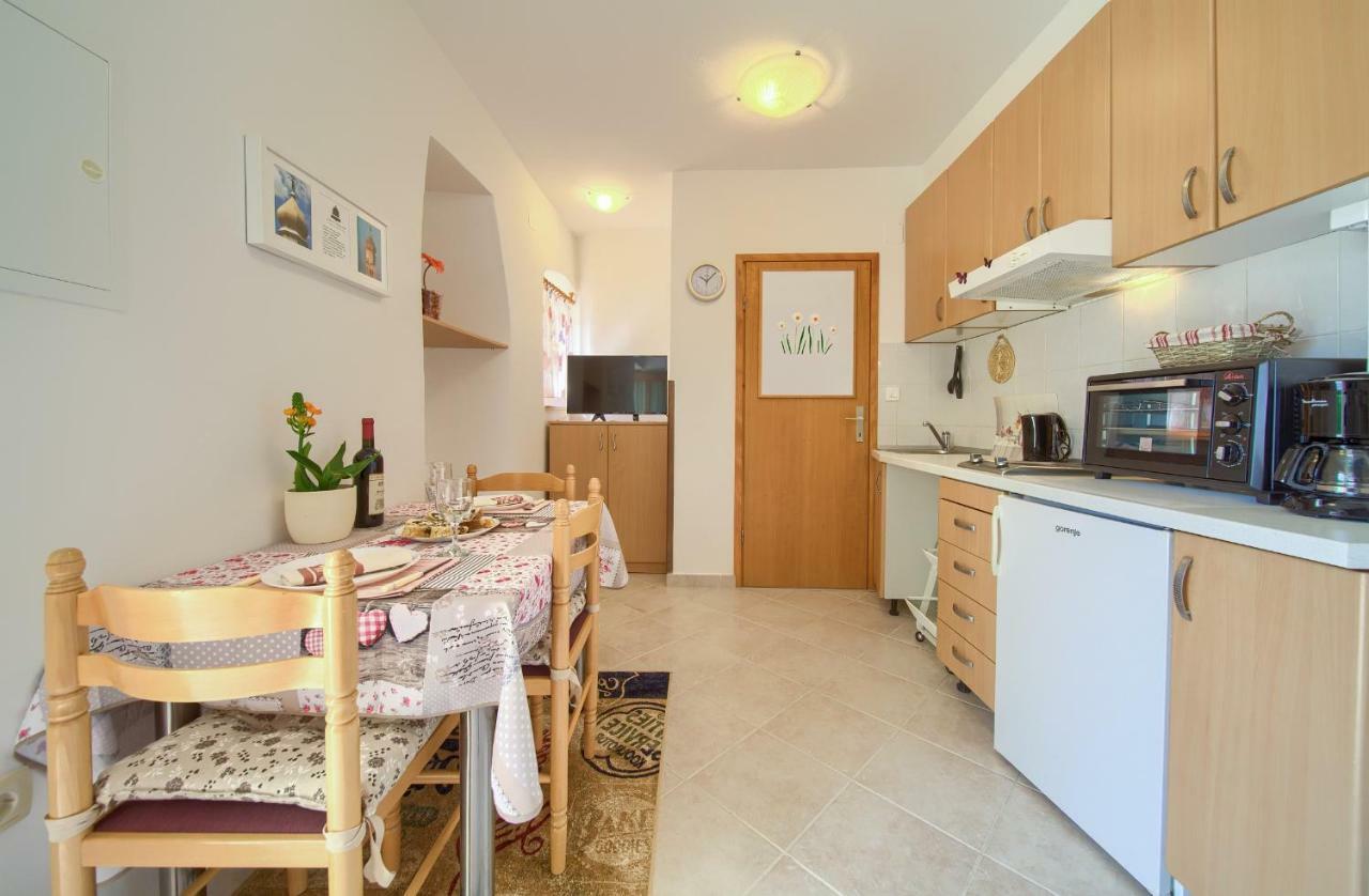 Hrast Apartment คิร์ก ภายนอก รูปภาพ