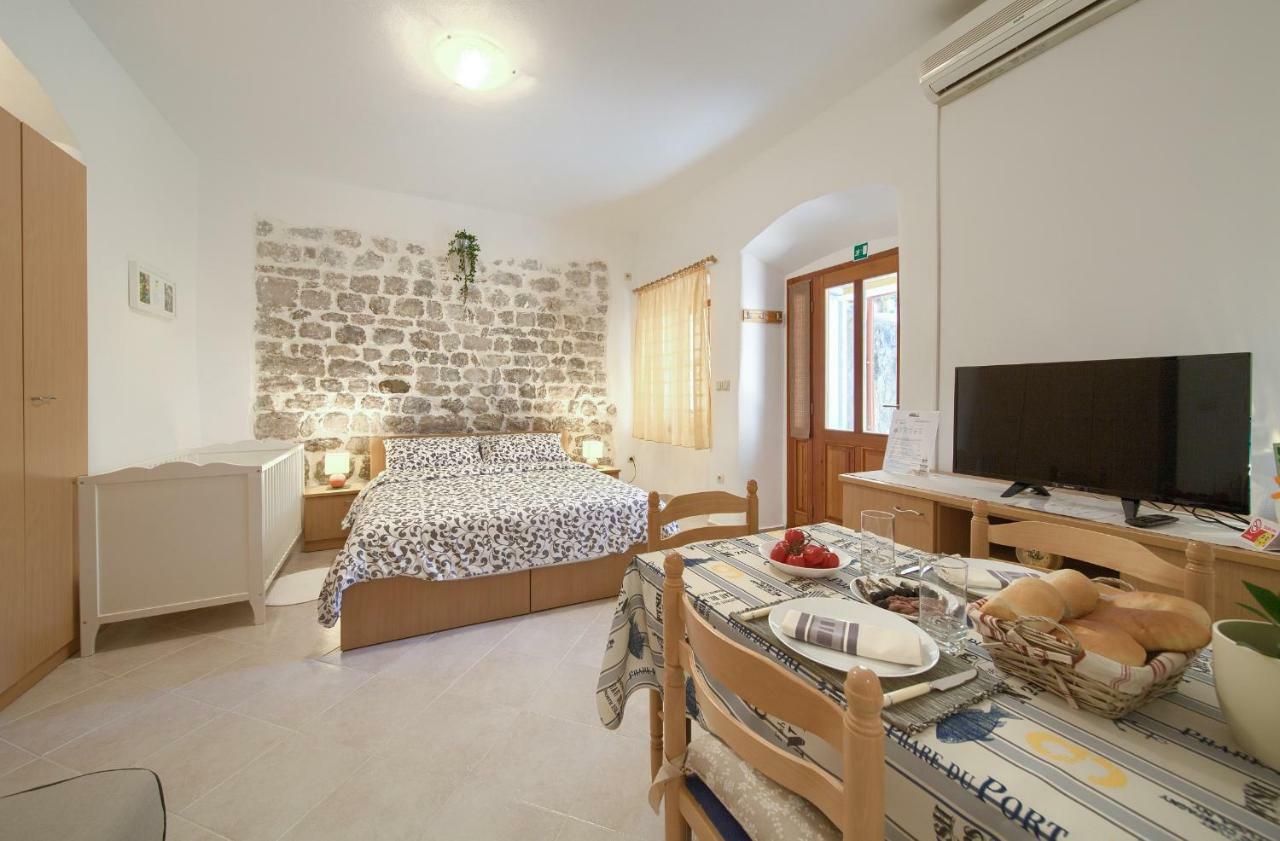 Hrast Apartment คิร์ก ภายนอก รูปภาพ